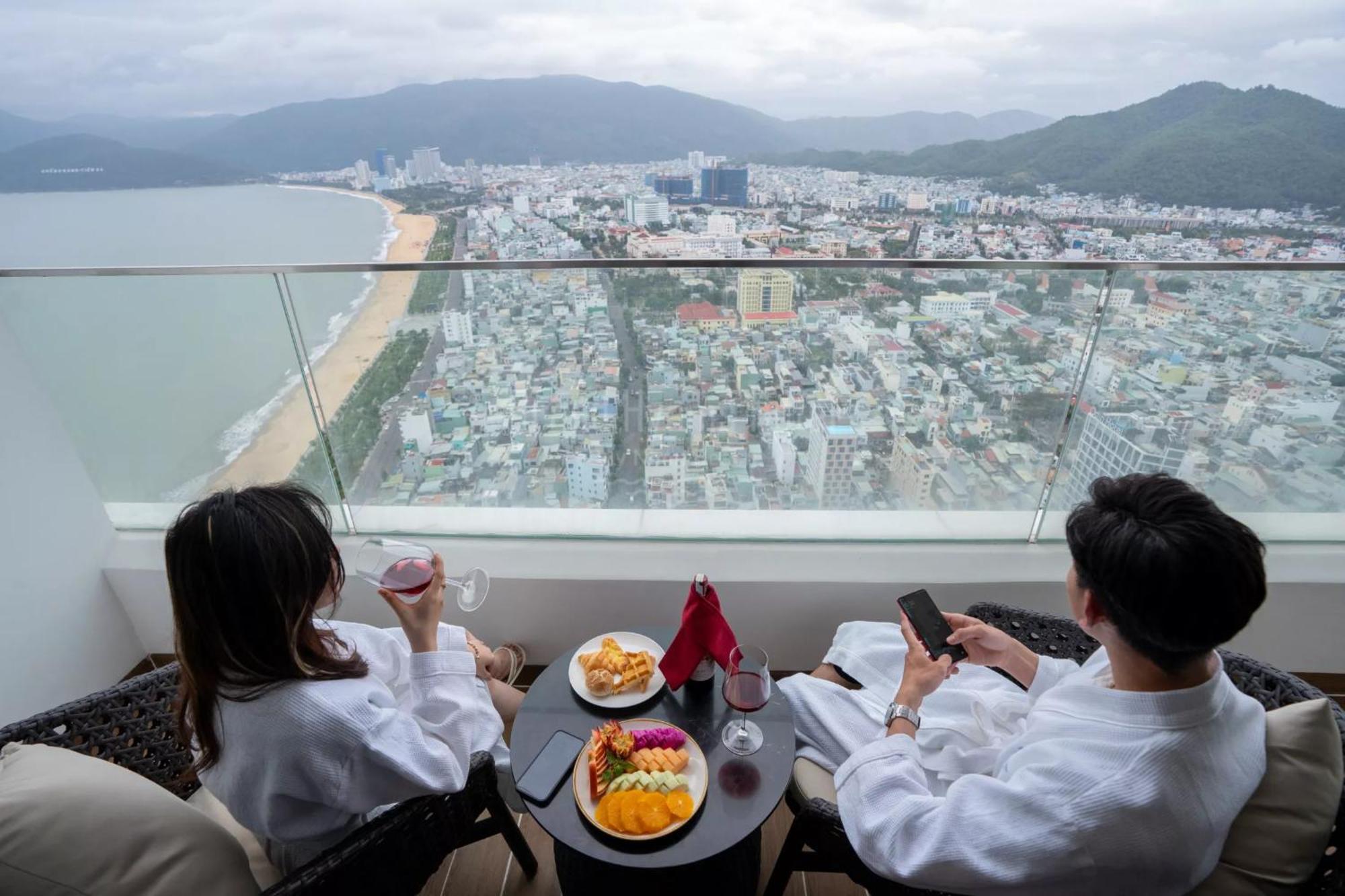 Condotel Tms Hoang Gia View Bien, Toa Nha Cao Nhat 퀴논 외부 사진